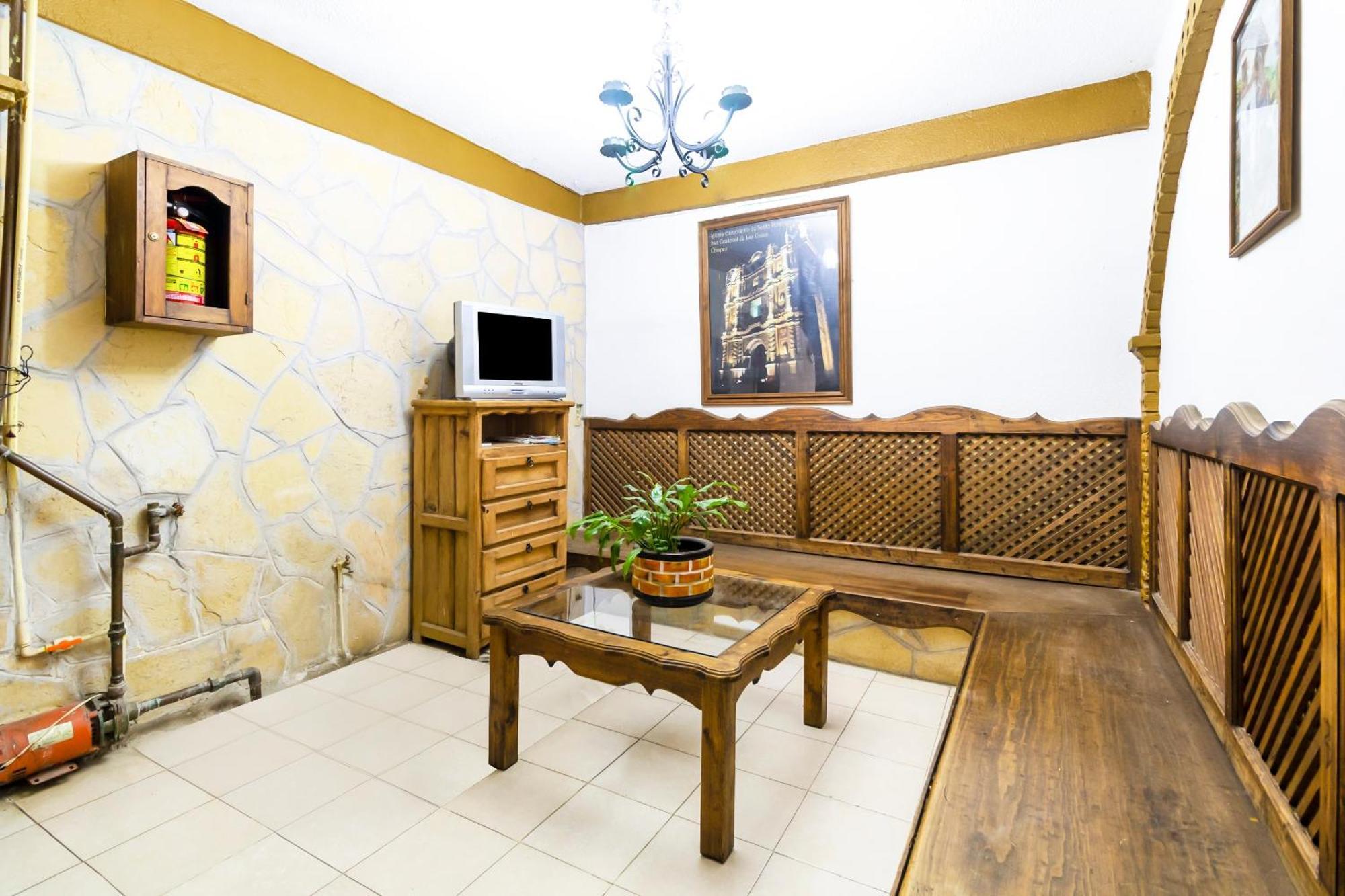 Oyo Hotel La Luna, Templo De Santo Domingo De Guzman San Cristóbal de Las Casas 外观 照片